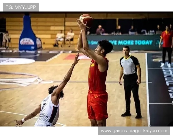 篮球新秀震撼登场:一记重砸引爆全场 篮球新秀震撼登场:一记重砸引爆全场