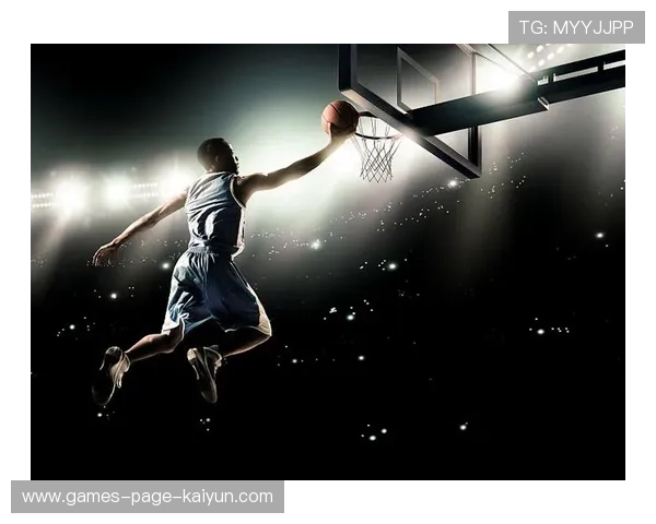 篮球少年单臂扣篮吓坏观众:童年传奇的幕后故事 篮球少年单臂扣篮吓坏观众:童年传奇的幕后故事