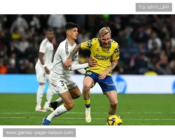 皇马借助中路连续回敲渗透防线,展现攻守兼备的顶级战术 皇马借助中路连续回敲渗透防线,展现攻守兼备的顶级战术